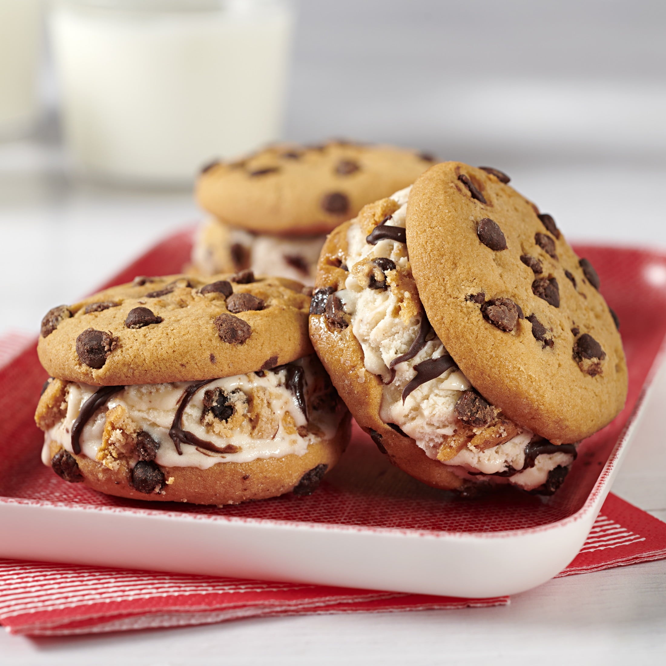 CHIPS AHOY! Chewy Fudgy Chocolate Chip Cookies, Party Size, 26 oz